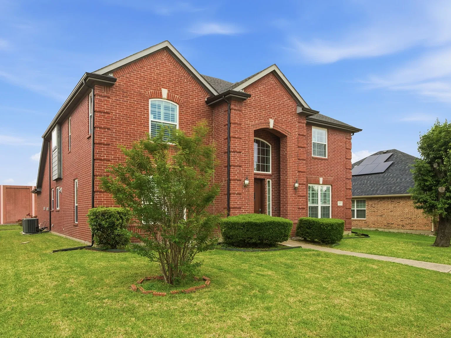 4 bed, 2696 sqft, $3,000 — Photo 2