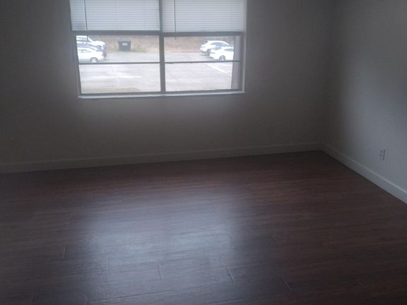 3rd image of 1126 E 9th St APT 55