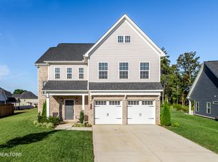 123 Silver Maple St, Lenoir City, TN 37771