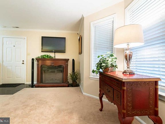 5th image of 64 Ardsley Ct