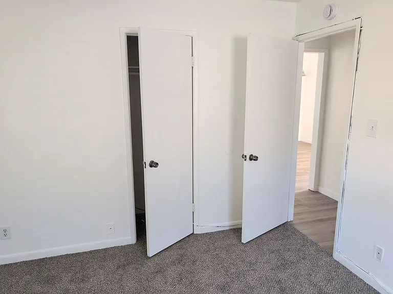 2305 Woolner Ave — Photo 9