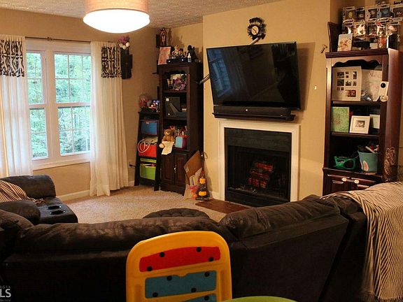 5th image of 402 Glenleaf Dr