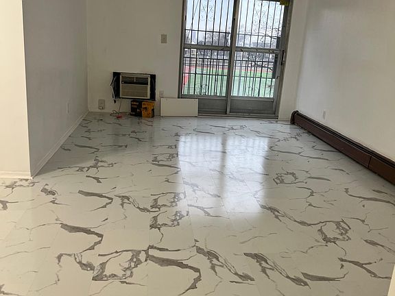 3rd image of 16450 84th Ave Floor 3