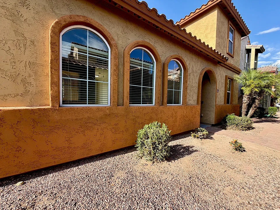 7164 S 48th Gln