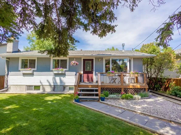 7904 S 48th Ave NW, Calgary, AB T3B 2A6