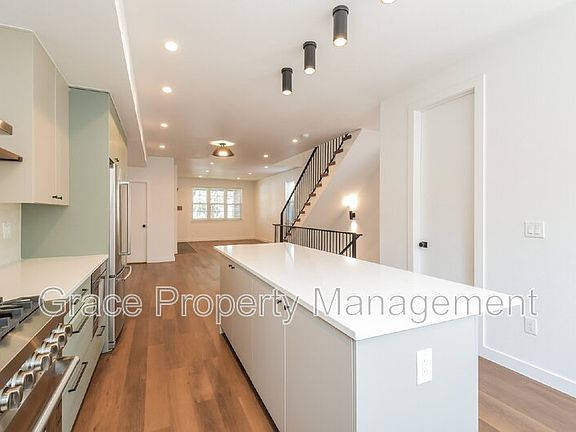 4th image of 1308 S Grant St