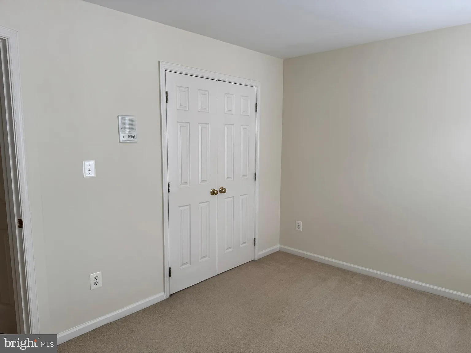 3 bed, 3.5 bath, 2470 sqft, $4,125 — Photo 2