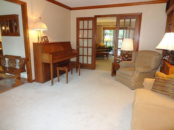 5th image of 73 Winter Hill Cir