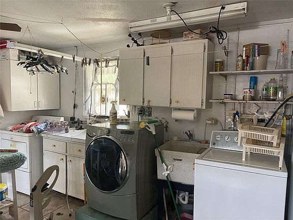 3rd image of 880 E 7th St