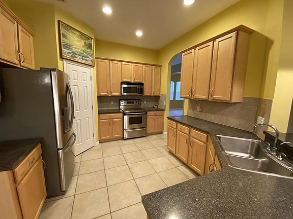 2nd image of 1015 Ridgemount Pl