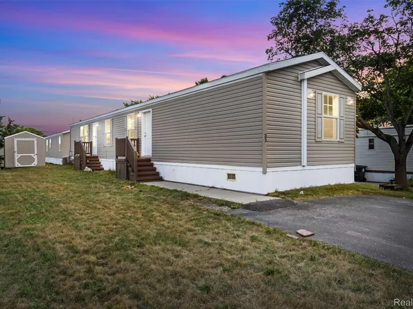 33 Hummingbird Dr, Lake Orion, MI 48359