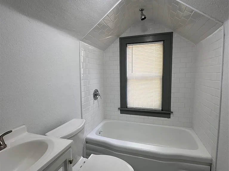 2286 Tuxedo St — Photo 15