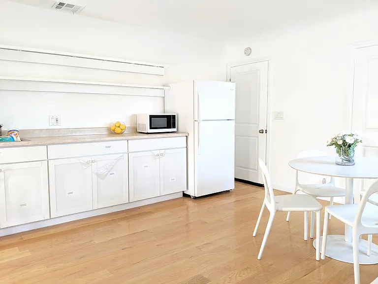 50 N Meridith Ave — Photo 6