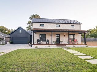 915 Hawthorn Ln, Fredericksburg, TX 78624