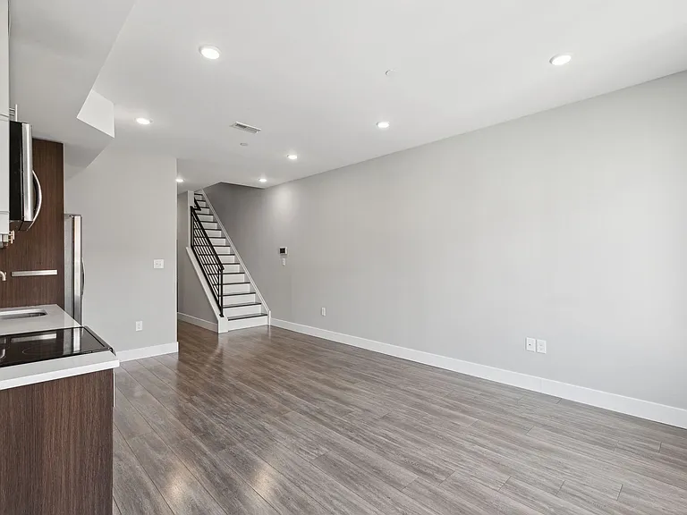 1845 E Huntingdon St — Photo 37