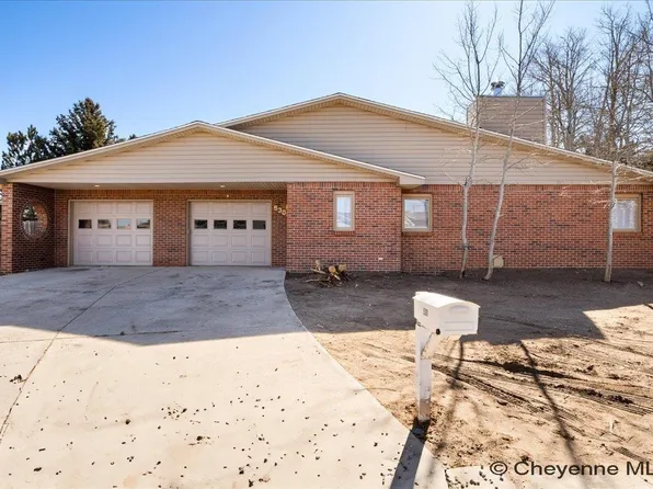 5301 Gateway Dr, Cheyenne, WY 82009