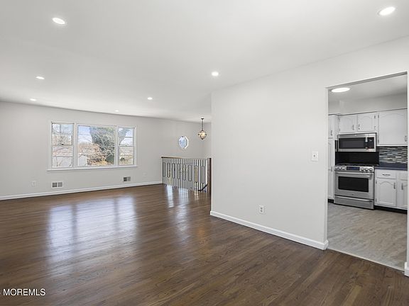 5th image of 546 George Rd