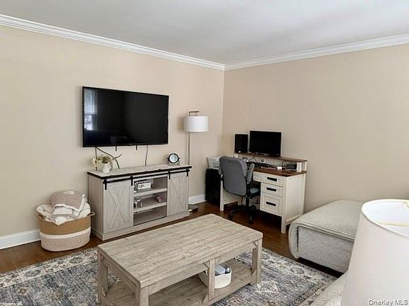 4th image of 143 Farber Drive #143