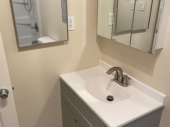 4th image of 7720 Bright Ave APT B