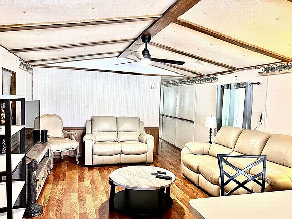 4th image of 4005 Southgate Dr