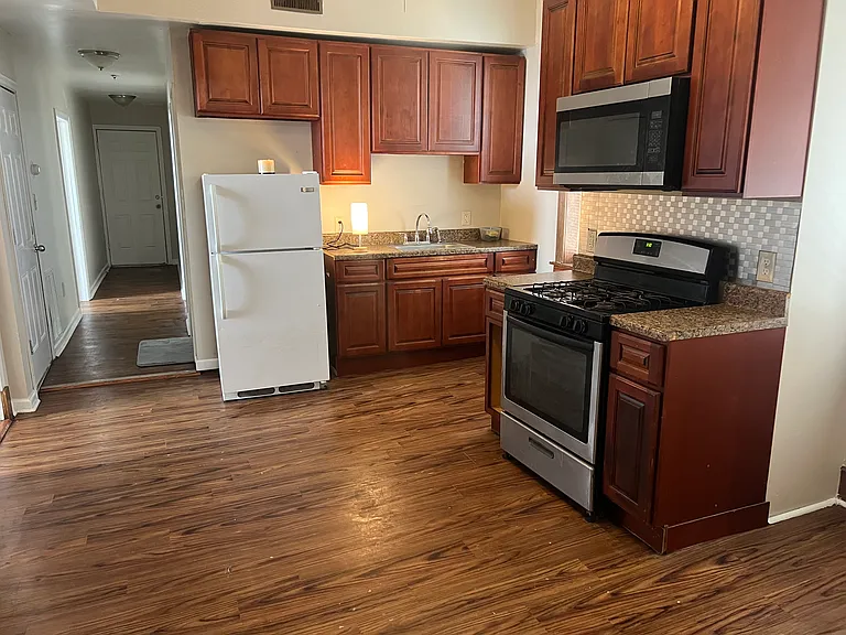 48 5th Ave #1 — Photo 3