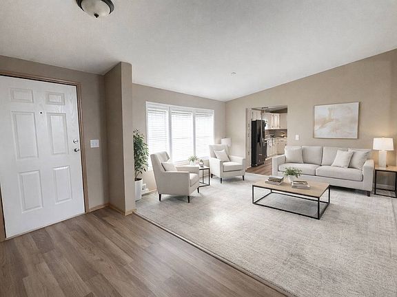 4th image of 386 Buttercup Ln