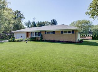 21910 Oakmont Ln, Brookfield, WI 53045