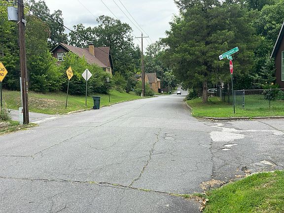 4th image of 2814 W Capitol Ave