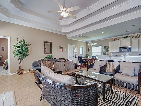 4th image of 3229 Castle Dr #8