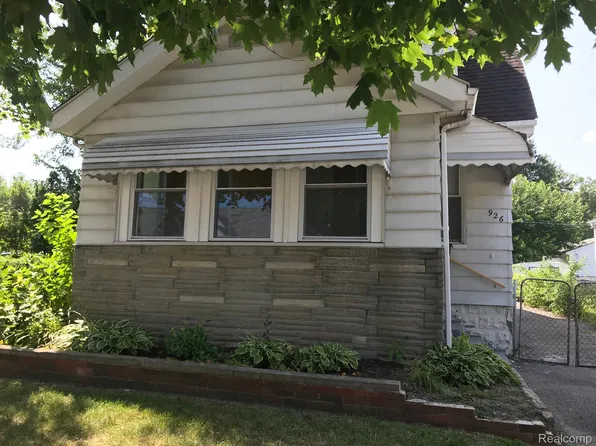 926 E Coy Ave, Hazel Park, MI 48030