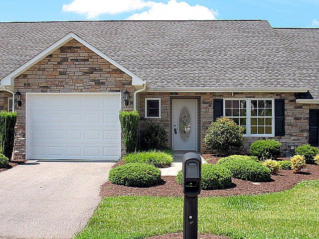 1st image of 112 Charles Towne Dr