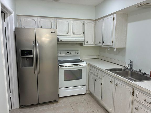 5th image of 9505 NW 73rd St