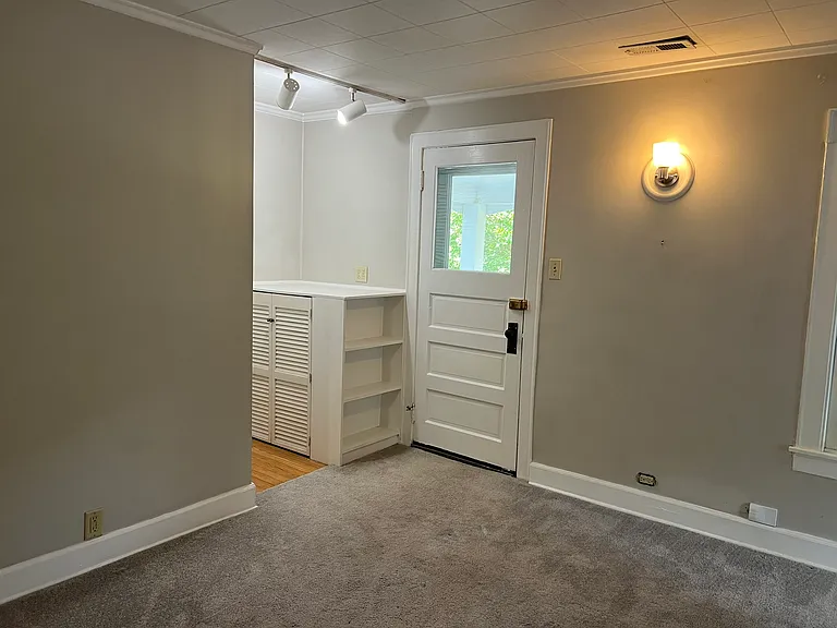 520 1/2 E Franklin St #UPSTAIRS — Photo 13