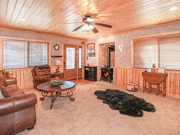 5th image of 905 Tinkerbell Ave