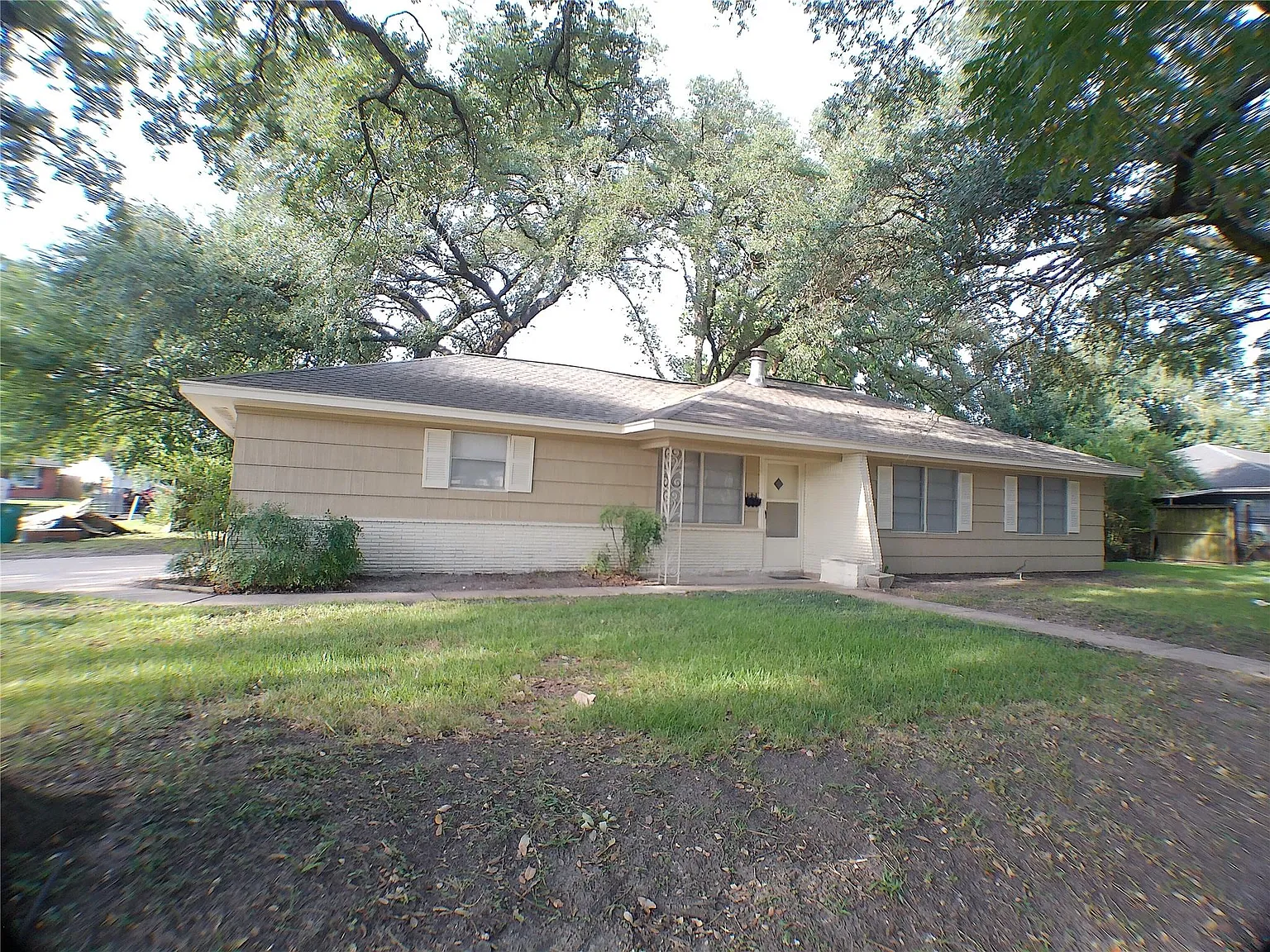 3 bed, 2.0 bath, 1182 sqft, $1,800 — Photo 2