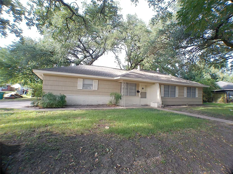 601 Fresa Rd — Photo 1