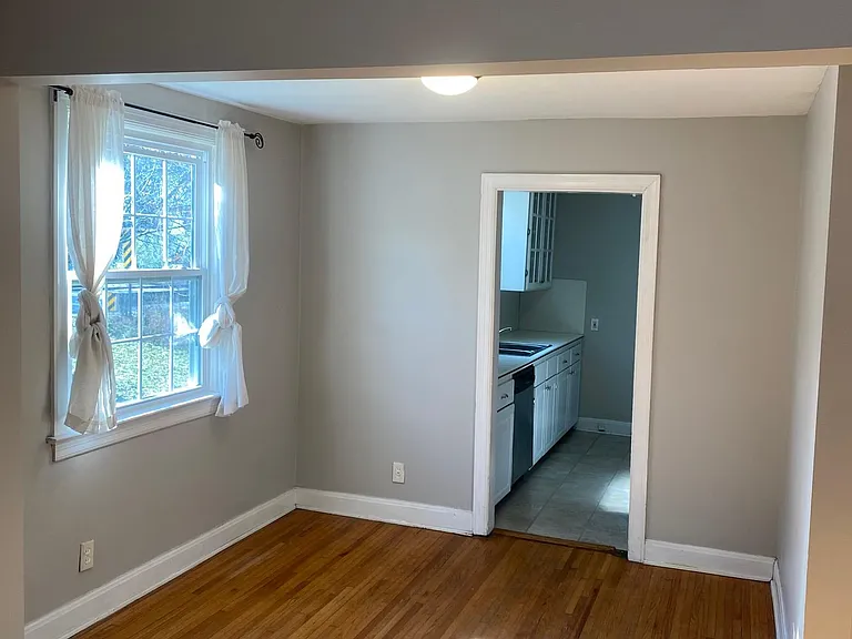 941 W Greenwood Ave — Photo 4