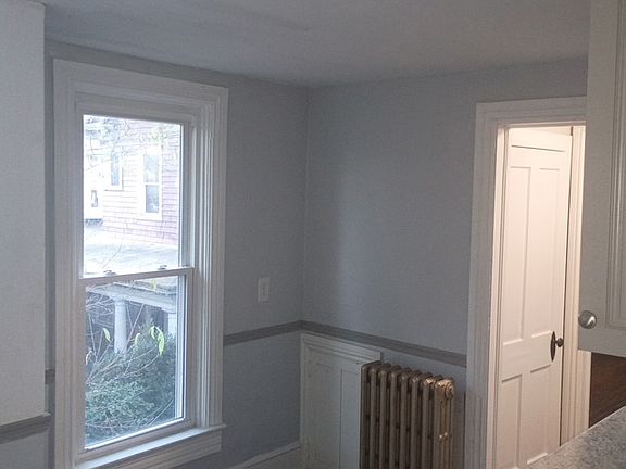 5th image of 413 S Queen St APT 4