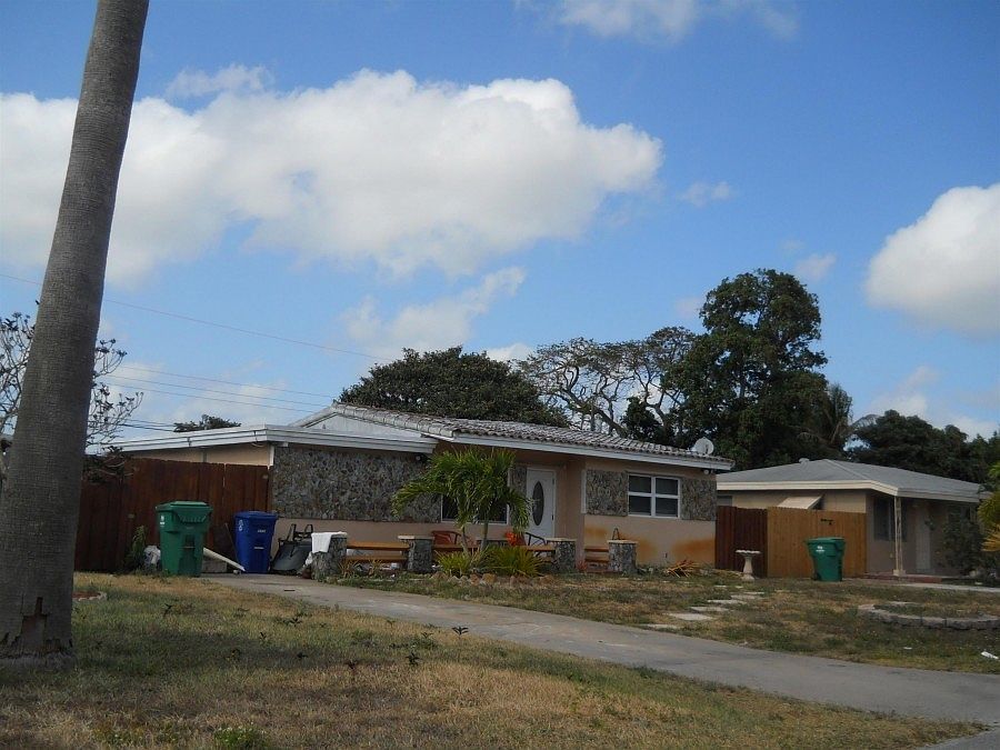 2nd image of 6437 SW 21st St