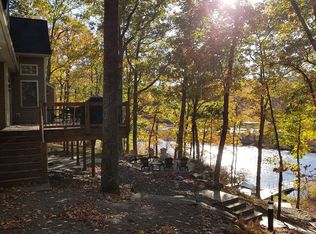 282 W Lakeview Rd, Lackawaxen, PA 18435