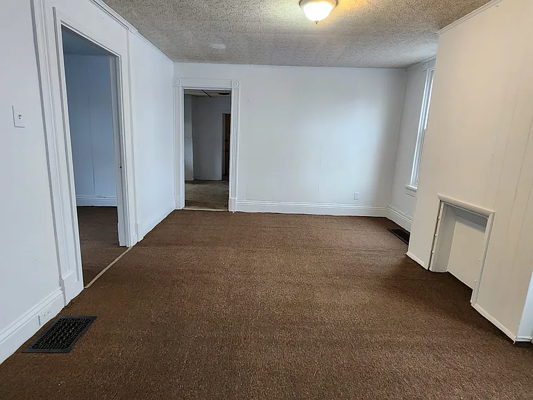 554 Woodlawn Ave #1 — Photo 3