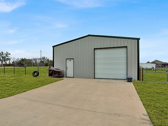 4th image of 231 Orduna St