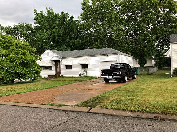 3rd image of 10530 Ewell Dr