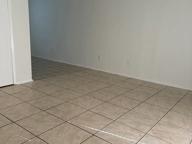 1611 Oak Brook Dr — Photo 3