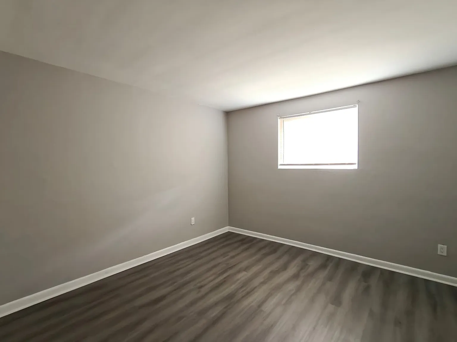 Beautiful Apartment Available Now! — Photo 3