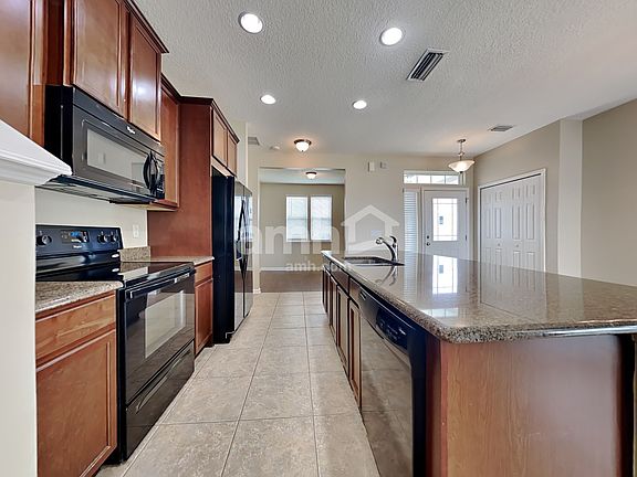 4th image of 304 Blossom Way