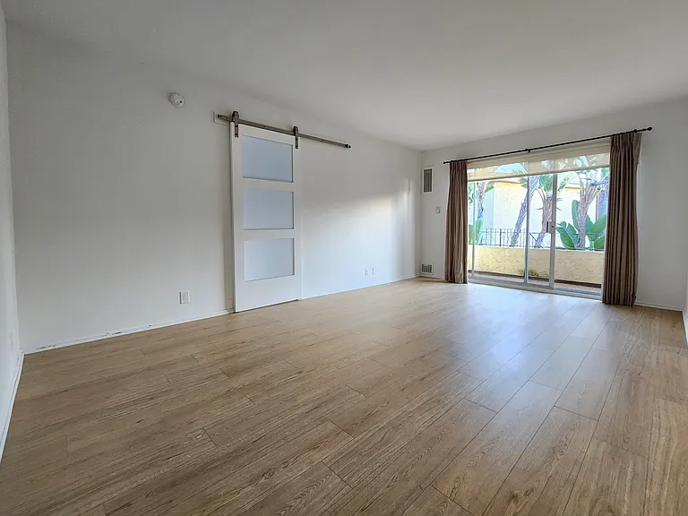 12340 Rochester Ave — Photo 20