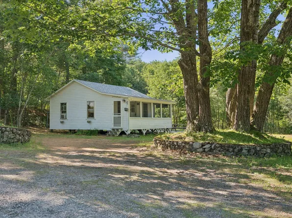 22 Cottage Lane, Raymond, ME 04071