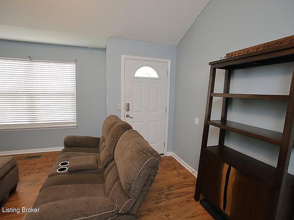 5th image of 155 Oak Grove Blvd