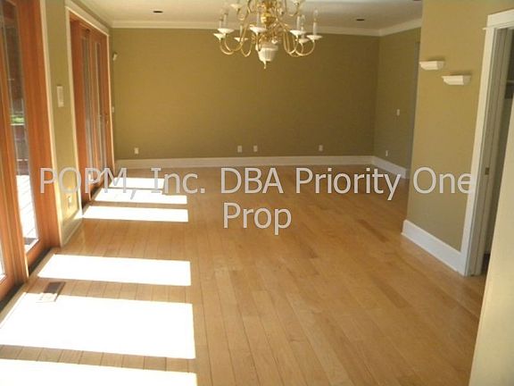 Living room/bonus rm